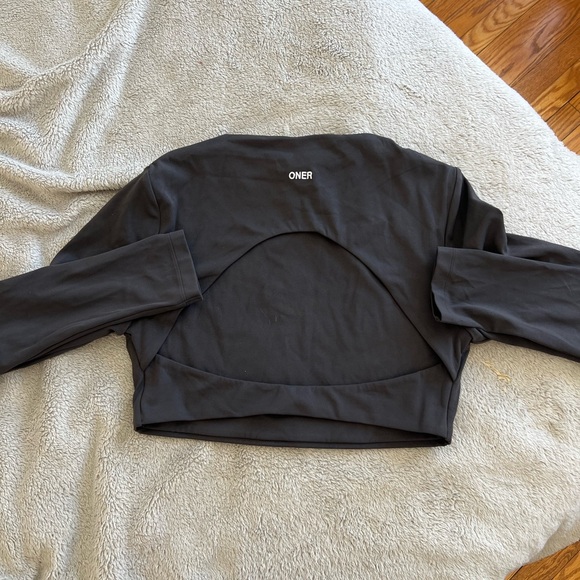 NEW! Oner Active SOFT-MOTION LONG SLEEVE CROP TOP Soft Black Large - Picture 2 of 4